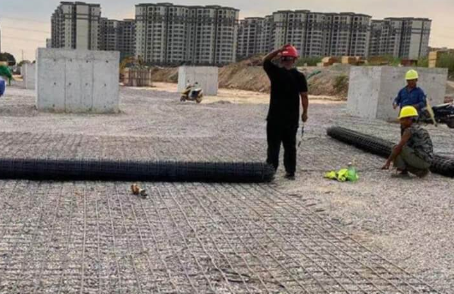 锦州土工格栅铺设前地基要怎么处理？